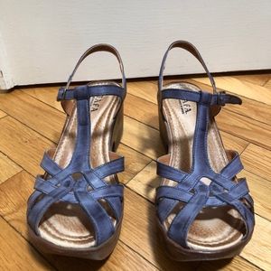 Jafa Blue Leather Ultra-Light Sandals, Size 9
